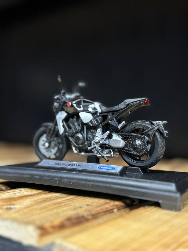 فیگور موتور Honda CB1000R از برند WELLY