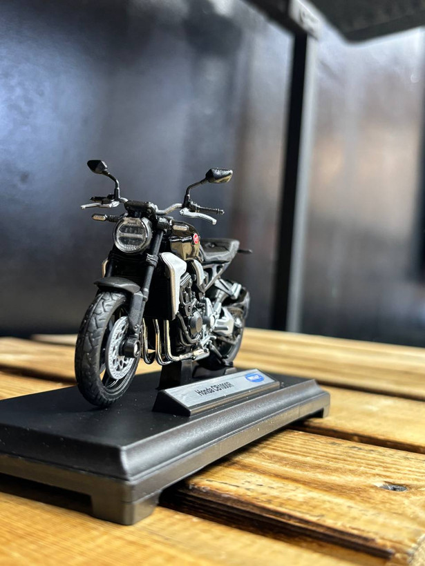 فیگور موتور Honda CB1000R از برند WELLY